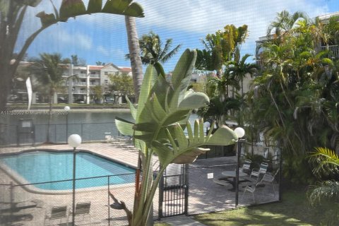 Condo in Cutler Bay, Florida, 1 bedroom № 1962948 - photo 17