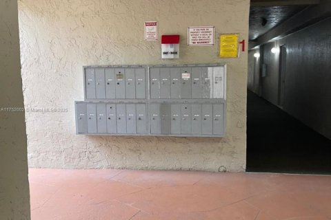 Condo in Cutler Bay, Florida, 1 bedroom № 1962948 - photo 15