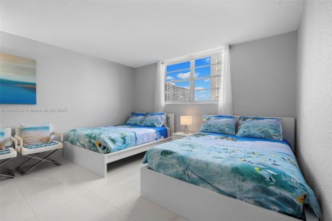 Condo in Hollywood, Florida, 2 bedrooms  № 1842441 - photo 13