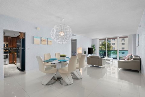 Condo in Hollywood, Florida, 2 bedrooms  № 1842441 - photo 3