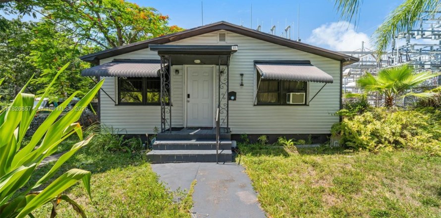 House in Miami, Florida 2 bedrooms, 86.12 sq.m. № 1798735