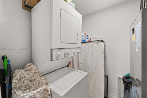 House in Miami, Florida 2 bedrooms, 86.12 sq.m. № 1798735 - photo 8