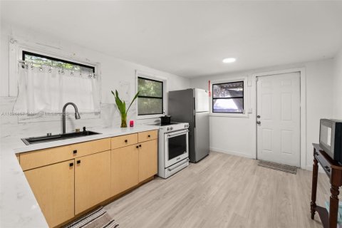 House in Miami, Florida 2 bedrooms, 86.12 sq.m. № 1798735 - photo 4