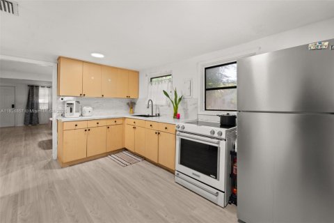 House in Miami, Florida 2 bedrooms, 86.12 sq.m. № 1798735 - photo 5