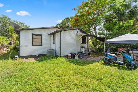 House in Miami, Florida 2 bedrooms, 86.12 sq.m. № 1798735 - photo 10
