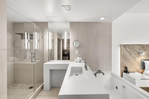 Condo in Fort Lauderdale, Florida, 2 bedrooms № 2406199 - photo 15