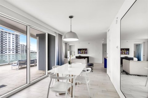 Condo in Fort Lauderdale, Florida, 2 bedrooms № 2406199 - photo 12