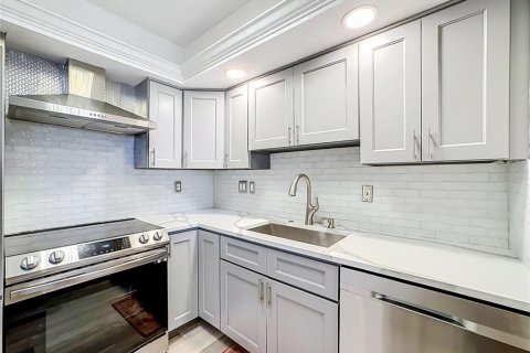Copropriété à vendre à Sarasota, Floride: 2 chambres, 114.46 m2 № 2386609 - photo 15