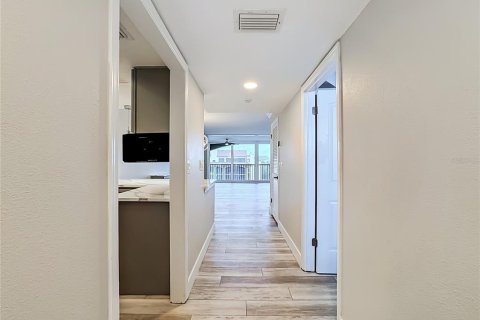 Copropriété à vendre à Sarasota, Floride: 2 chambres, 114.46 m2 № 2386609 - photo 11