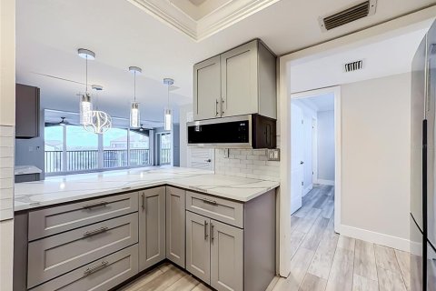 Copropriété à vendre à Sarasota, Floride: 2 chambres, 114.46 m2 № 2386609 - photo 16