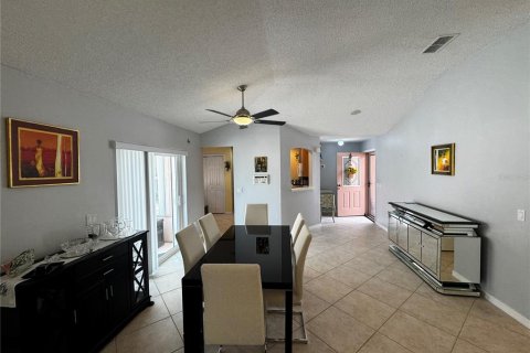 Villa ou maison à louer à Lady Lake, Floride: 2 chambres, 111.39 m2 № 2100045 - photo 4