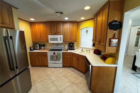 Villa ou maison à louer à Lady Lake, Floride: 2 chambres, 111.39 m2 № 2100045 - photo 6