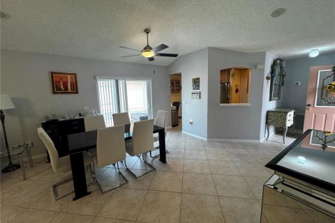 Villa ou maison à louer à Lady Lake, Floride: 2 chambres, 111.39 m2 № 2100045 - photo 5