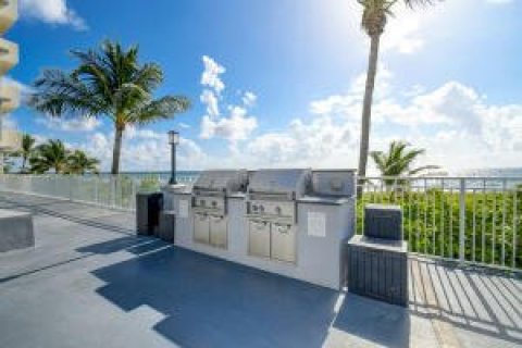 Condominio en alquiler en Highland Beach, Florida, 2 dormitorios, 97.55 m2 № 1217387 - foto 1