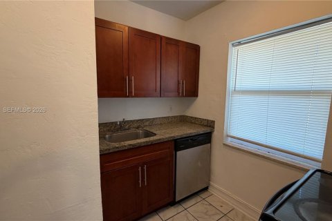 Villa ou maison à louer à North Miami Beach, Floride: 2 chambres, 135.17 m2 № 2023861 - photo 16