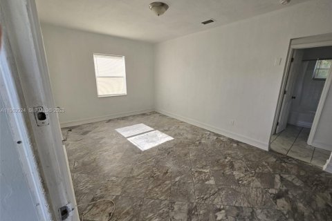 Villa ou maison à louer à North Miami Beach, Floride: 2 chambres, 135.17 m2 № 2023861 - photo 11