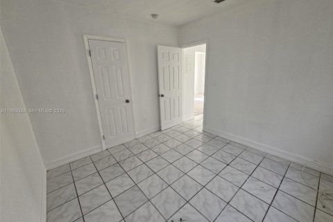 Villa ou maison à louer à North Miami Beach, Floride: 2 chambres, 135.17 m2 № 2023861 - photo 12