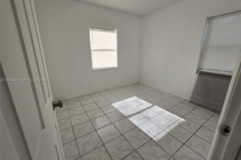 Villa ou maison à louer à North Miami Beach, Floride: 2 chambres, 135.17 m2 № 2023861 - photo 13