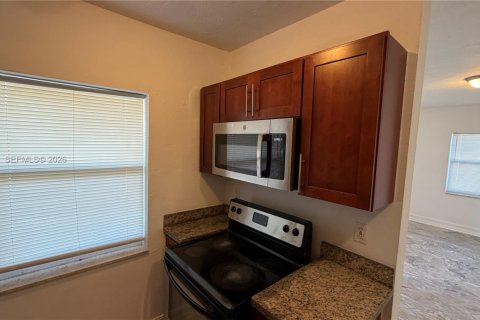 Villa ou maison à louer à North Miami Beach, Floride: 2 chambres, 135.17 m2 № 2023861 - photo 17