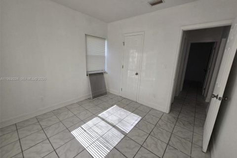 Villa ou maison à louer à North Miami Beach, Floride: 2 chambres, 135.17 m2 № 2023861 - photo 14