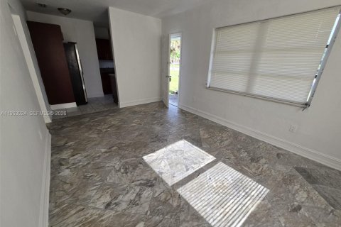 Villa ou maison à louer à North Miami Beach, Floride: 2 chambres, 135.17 m2 № 2023861 - photo 10
