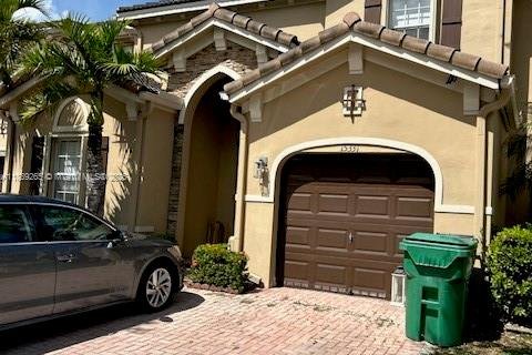 Touwnhouse à louer à Miami, Floride: 4 chambres, 194.72 m2 № 1938782 - photo 3