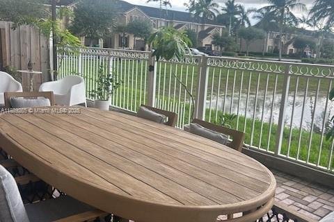 Touwnhouse à louer à Miami, Floride: 4 chambres, 194.72 m2 № 1938782 - photo 6