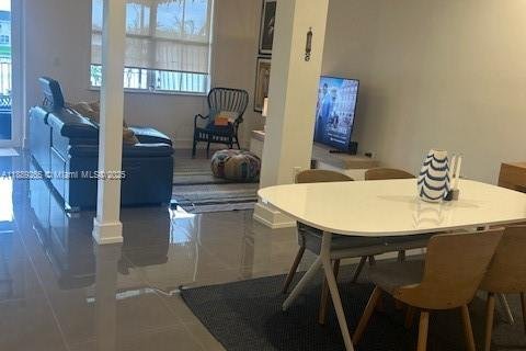 Touwnhouse à louer à Miami, Floride: 4 chambres, 194.72 m2 № 1938782 - photo 17