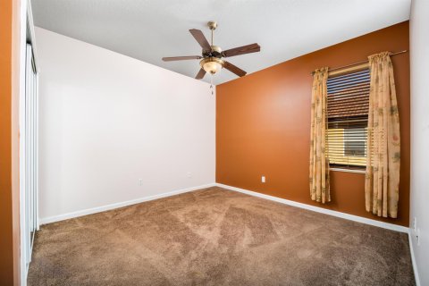 House in Port St. Lucie, Florida 3 bedrooms, 214.23 sq.m. № 2422212 - photo 19
