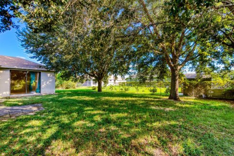 House in Port St. Lucie, Florida 3 bedrooms, 214.23 sq.m. № 2422212 - photo 2