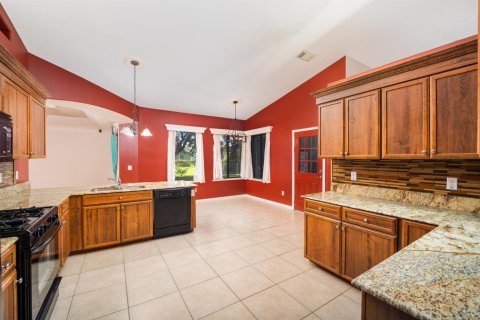 House in Port St. Lucie, Florida 3 bedrooms, 214.23 sq.m. № 2422212 - photo 11