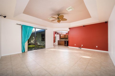 House in Port St. Lucie, Florida 3 bedrooms, 214.23 sq.m. № 2422212 - photo 13
