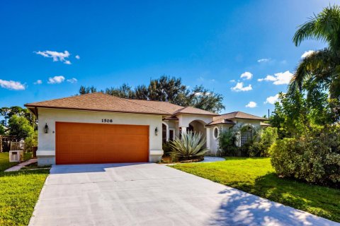 House in Port St. Lucie, Florida 3 bedrooms, 214.23 sq.m. № 2422212 - photo 4