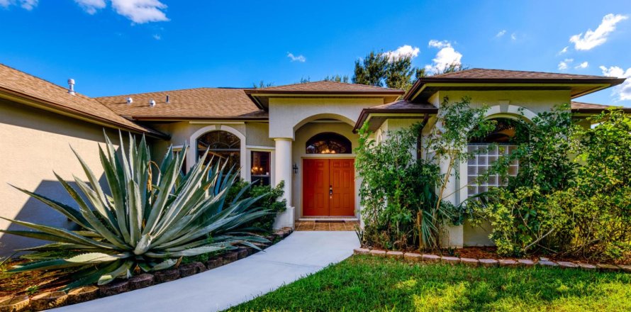 House in Port St. Lucie, Florida 3 bedrooms, 214.23 sq.m. № 2422212