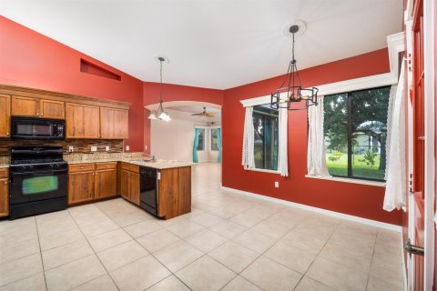 House in Port St. Lucie, Florida 3 bedrooms, 214.23 sq.m. № 2422212 - photo 9