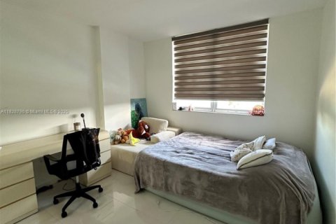 Condo in Sunny Isles Beach, Florida, 2 bedrooms  № 1806255 - photo 9