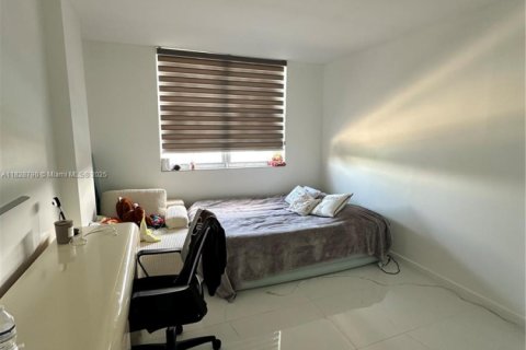 Condo in Sunny Isles Beach, Florida, 2 bedrooms  № 1806255 - photo 11