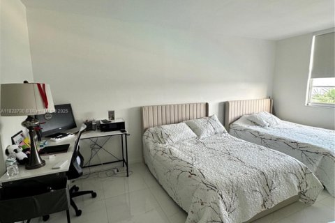 Condo in Sunny Isles Beach, Florida, 2 bedrooms  № 1806255 - photo 16