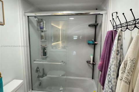 Condo in Sunny Isles Beach, Florida, 2 bedrooms  № 1806255 - photo 13