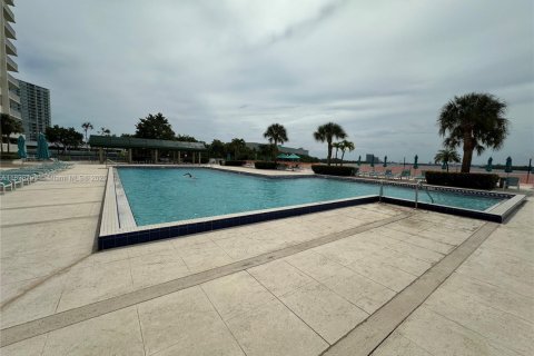 Condo in Sunny Isles Beach, Florida, 2 bedrooms  № 1806255 - photo 3