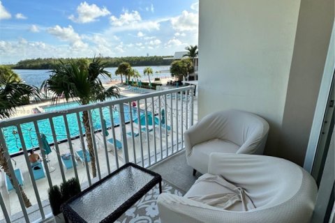 Condo in Sunny Isles Beach, Florida, 2 bedrooms  № 1806255 - photo 21