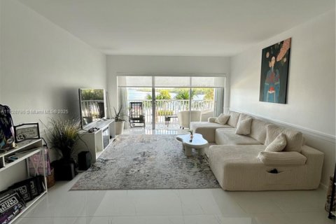 Condo in Sunny Isles Beach, Florida, 2 bedrooms  № 1806255 - photo 29