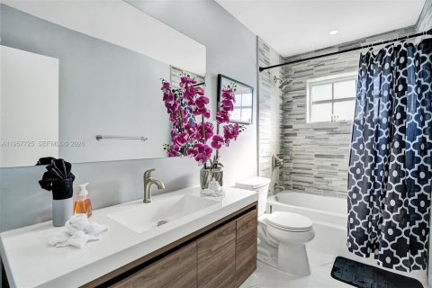 Casa en venta en Deerfield Beach, Florida, 4 dormitorios, 179.67 m2 № 2011668 - foto 24