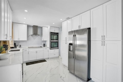 Casa en venta en Deerfield Beach, Florida, 4 dormitorios, 179.67 m2 № 2011668 - foto 12