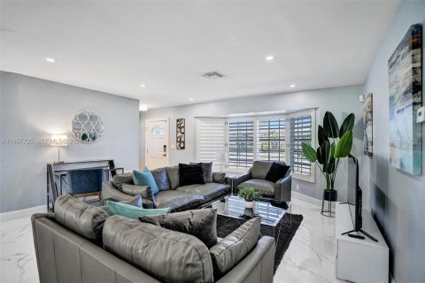 Casa en venta en Deerfield Beach, Florida, 4 dormitorios, 179.67 m2 № 2011668 - foto 7