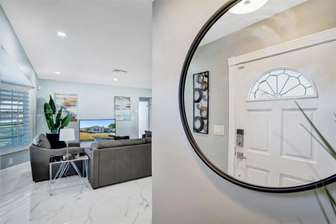 Casa en venta en Deerfield Beach, Florida, 4 dormitorios, 179.67 m2 № 2011668 - foto 2