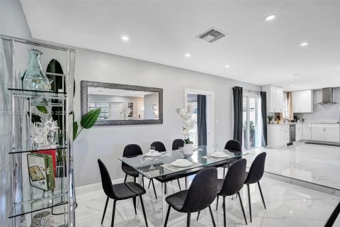 Casa en venta en Deerfield Beach, Florida, 4 dormitorios, 179.67 m2 № 2011668 - foto 10