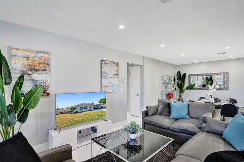 Casa en venta en Deerfield Beach, Florida, 4 dormitorios, 179.67 m2 № 2011668 - foto 4