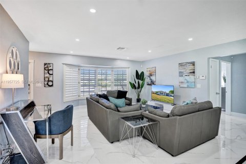 Casa en venta en Deerfield Beach, Florida, 4 dormitorios, 179.67 m2 № 2011668 - foto 6