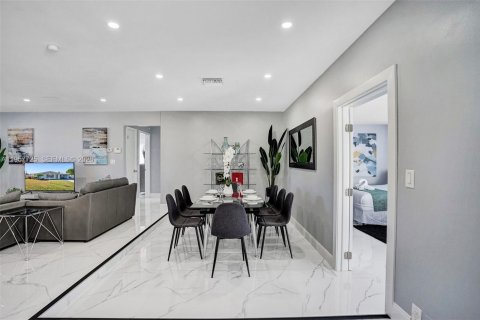 Casa en venta en Deerfield Beach, Florida, 4 dormitorios, 179.67 m2 № 2011668 - foto 9